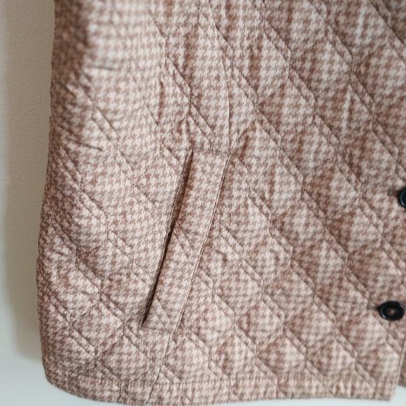Lands' End Tan and Cream Houndstooth Mock Neck Quilted Vest - Picture 6 of 8